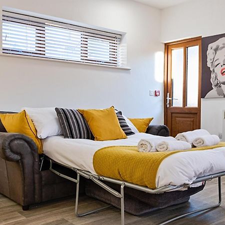 En-Suite, Parking, Fully Equipped Kitchen! Swansea Bagian luar foto