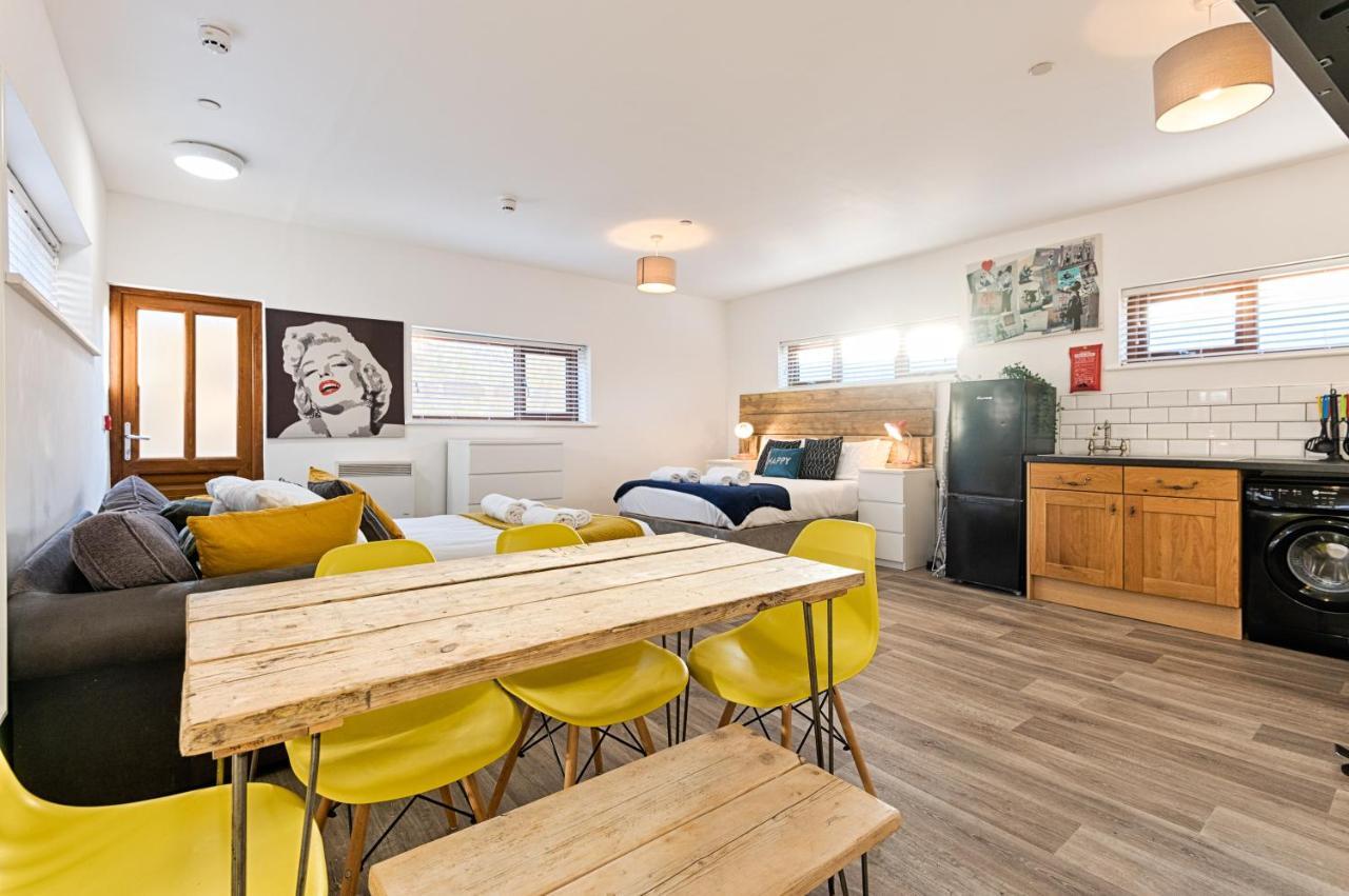 En-Suite, Parking, Fully Equipped Kitchen! Swansea Bagian luar foto